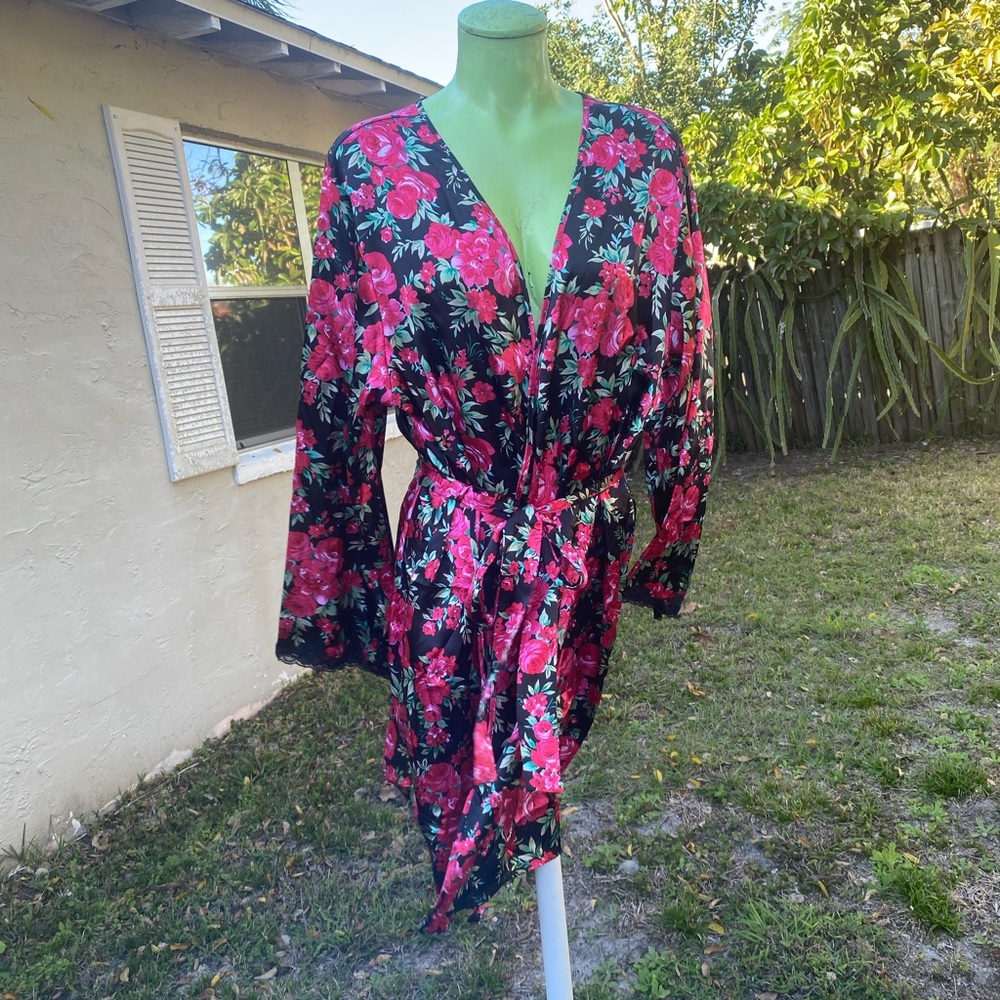 Pink Women’s Roses Floral Wrap Robe Size XL - Picture 4 of 8